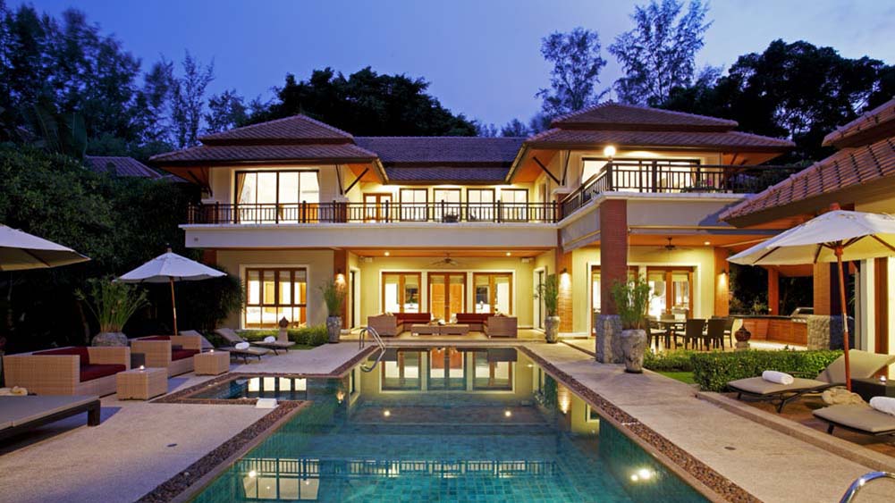 Laguna Waters - Villa at night